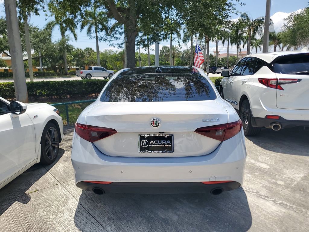 Used 2022 Alfa Romeo Giulia Ti RWD image 8