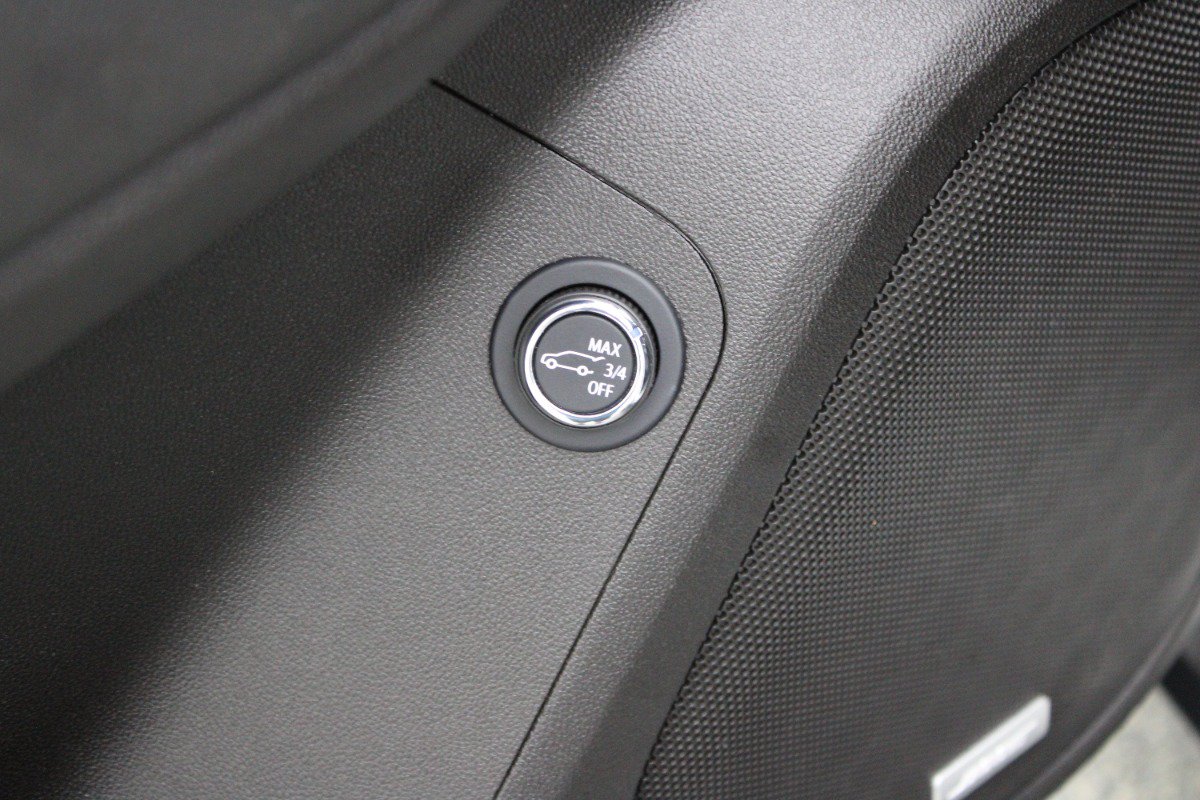 Used 2022 GMC Acadia SLT w/ LPO, Floor Liner Package FWD image 19