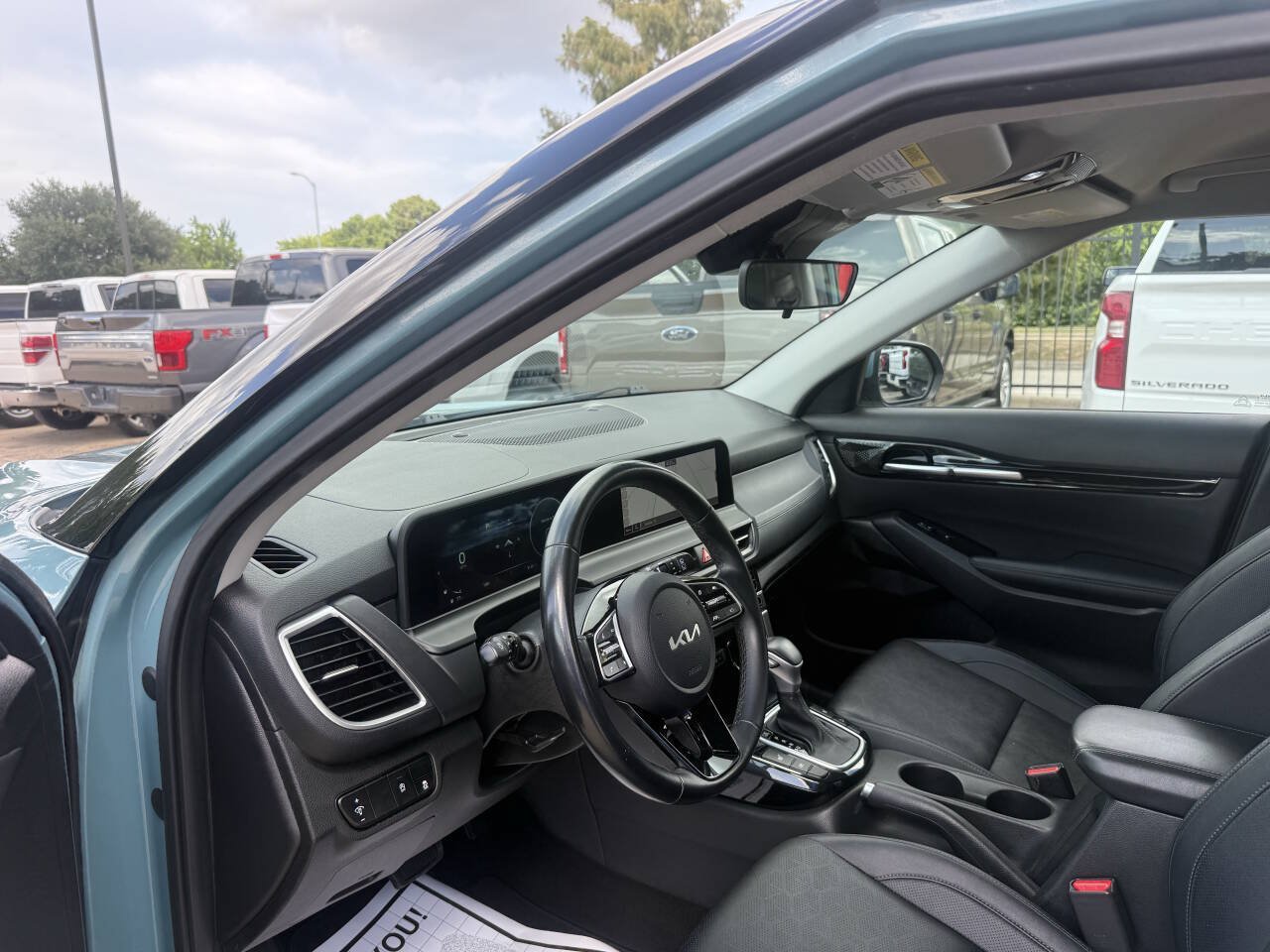 Used 2024 Kia Seltos EX FWD image 6
