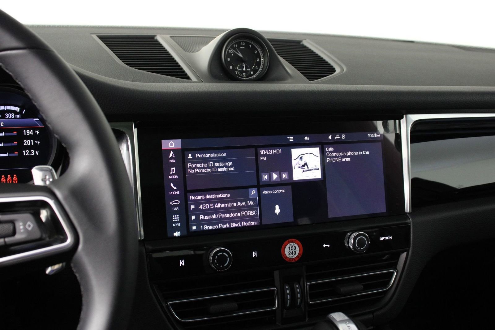 Certified 2025 Porsche Macan image 13