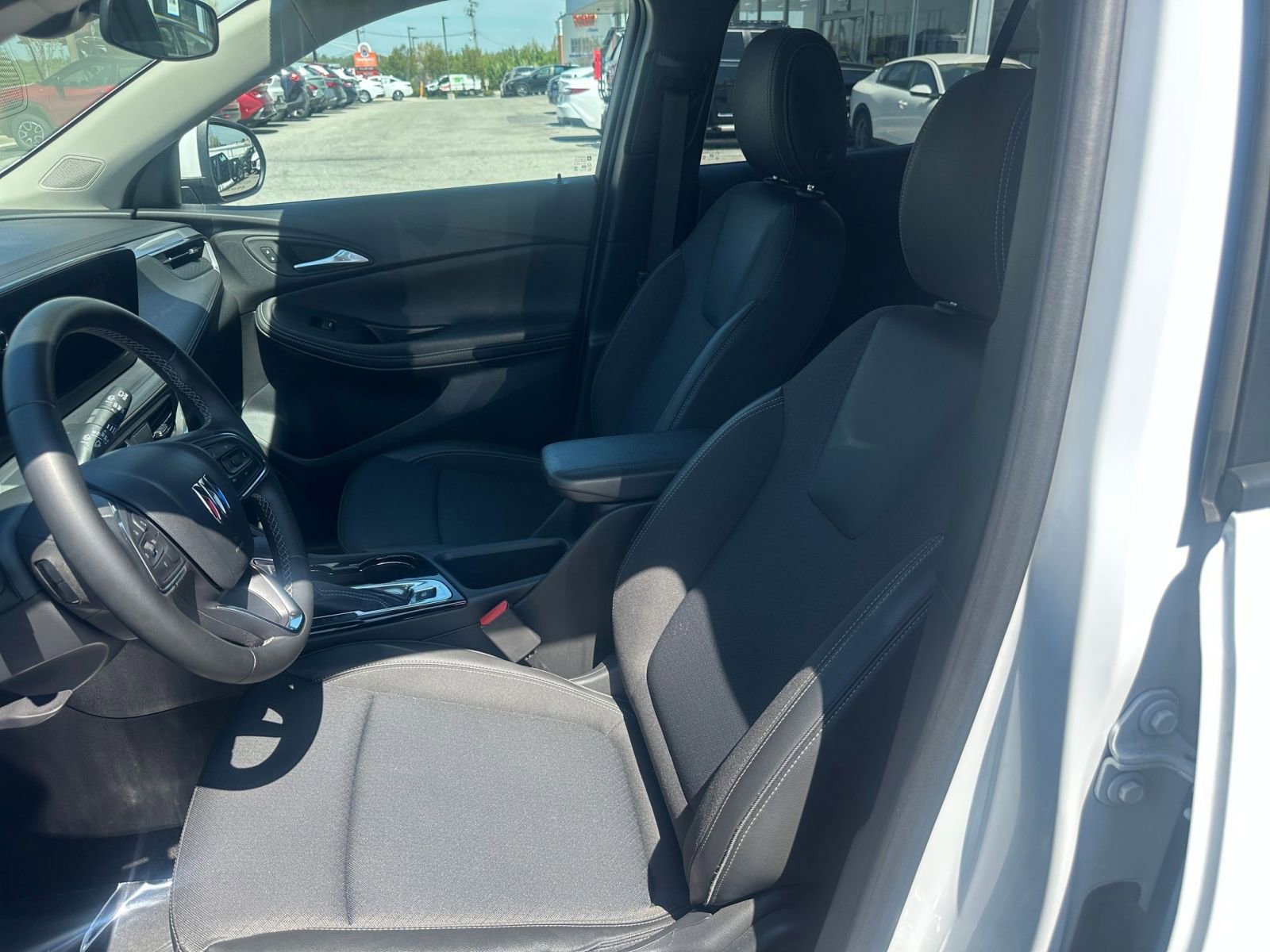 Used 2025 Buick Encore GX Preferred image 25