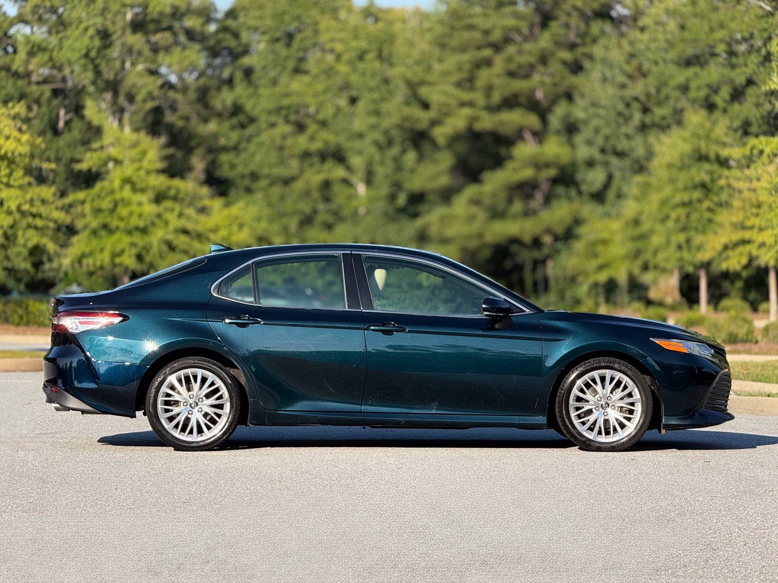 Used 2019 Toyota Camry XLE w/ Carpet Mat Package FWD image 12