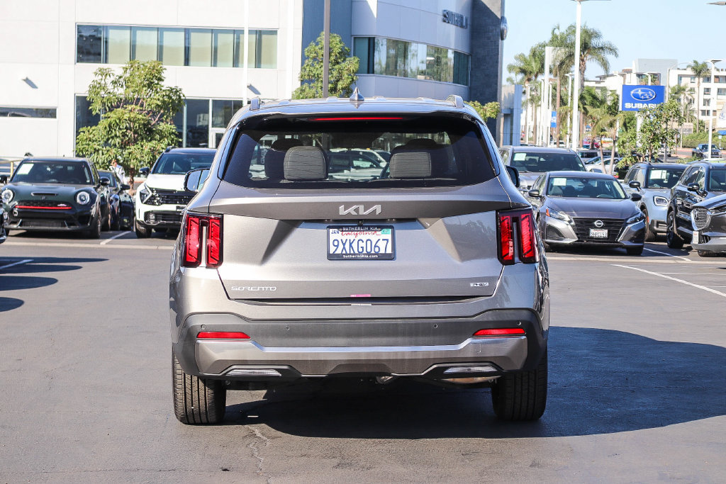 Used 2025 Kia Sorento EX AWD/4WD image 5