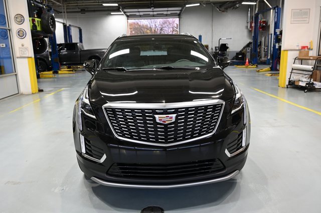 Used 2025 Cadillac XT5 Premium Luxury image 2