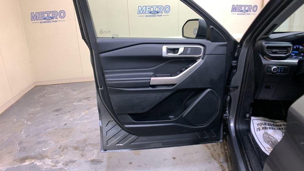 Certified 2022 Ford Explorer XLT w/ Equipment Group 202A image 28