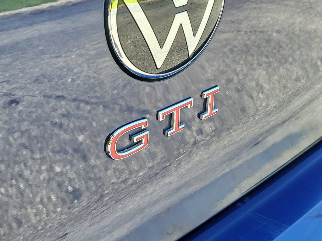 Used 2022 Volkswagen GTI SE FWD image 5