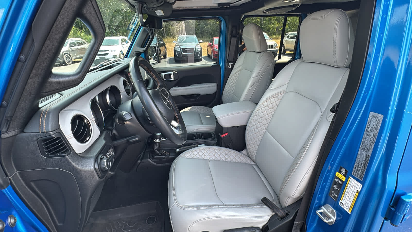 Used 2022 Jeep Wrangler Unlimited Sahara AWD/4WD image 8
