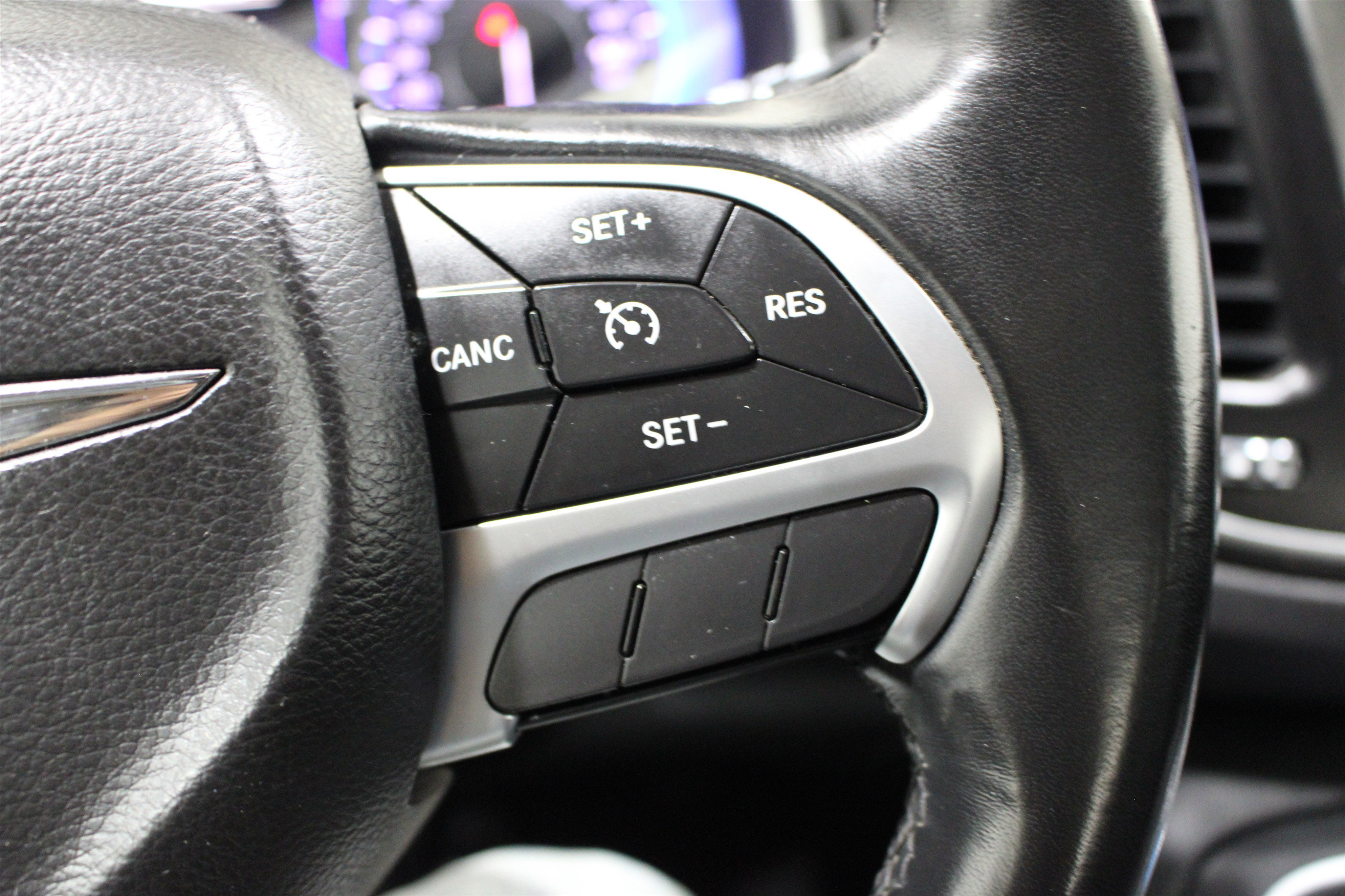 Used 2017 Chrysler 200 Limited Platinum FWD image 10