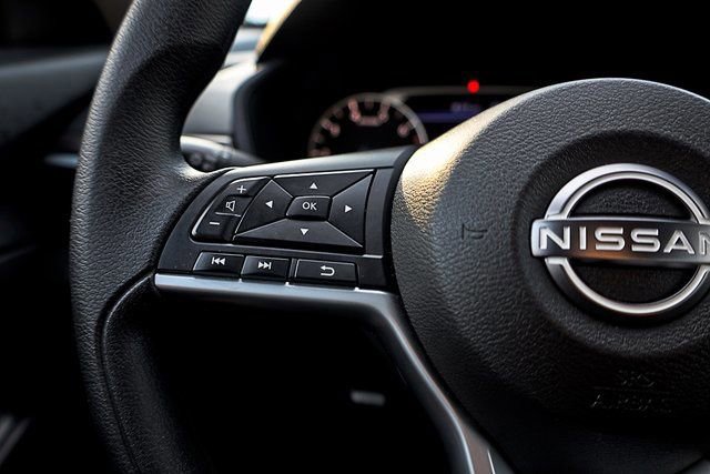 Used 2025 Nissan Altima 2.5 SV image 39