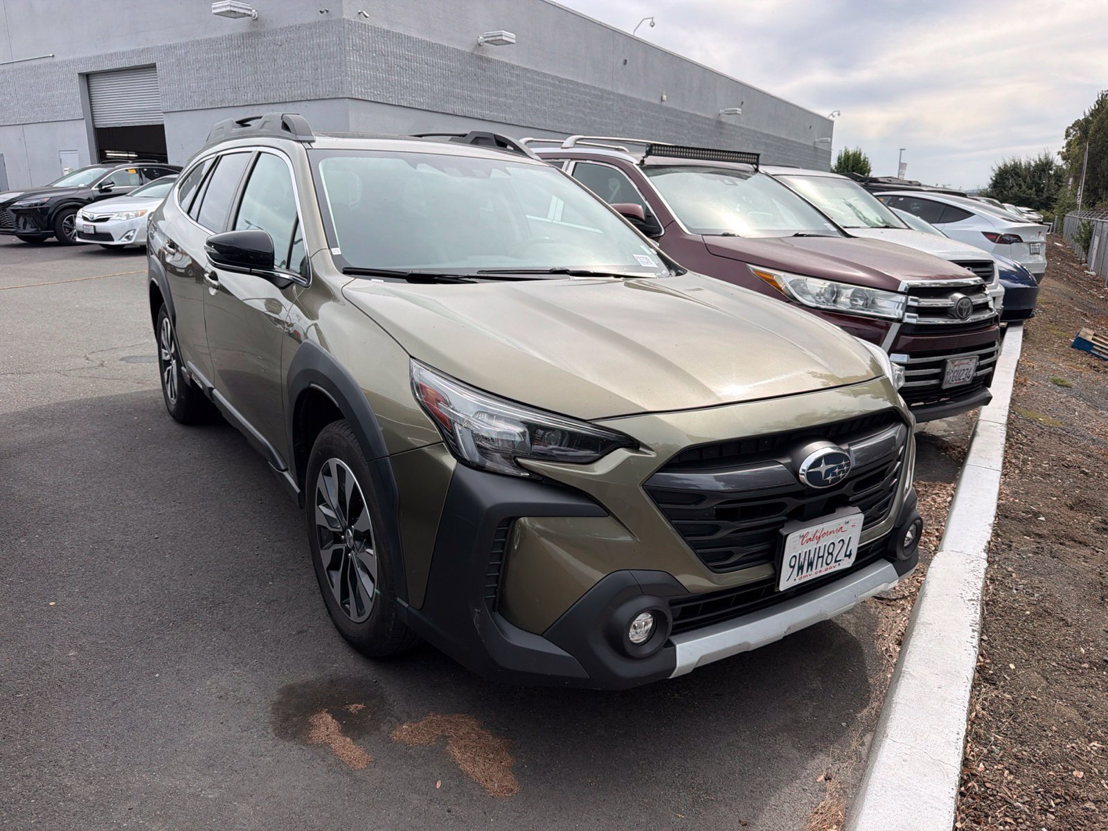 Used 2024 Subaru Outback Limited AWD/4WD image 1