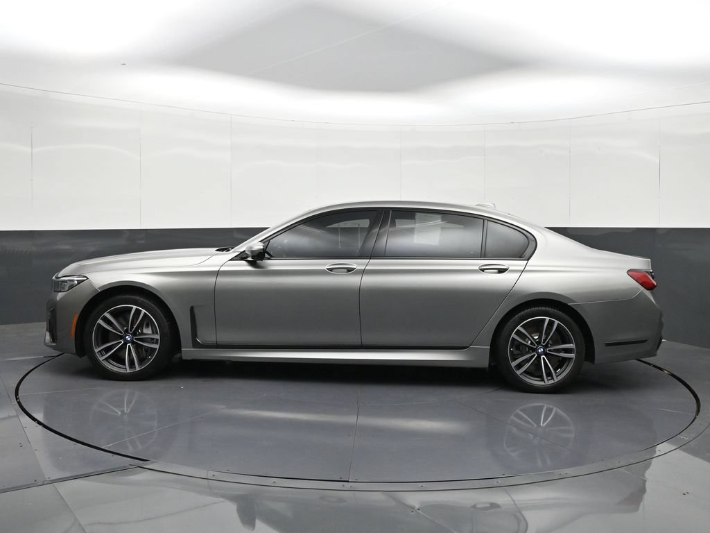 Used 2022 BMW 750i xDrive w/ M Sport Package AWD/4WD image 2