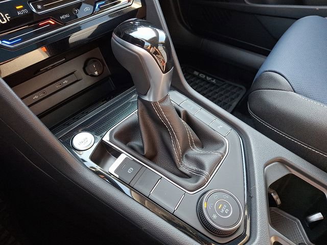 New 2025 Volkswagen Taos SEL image 10