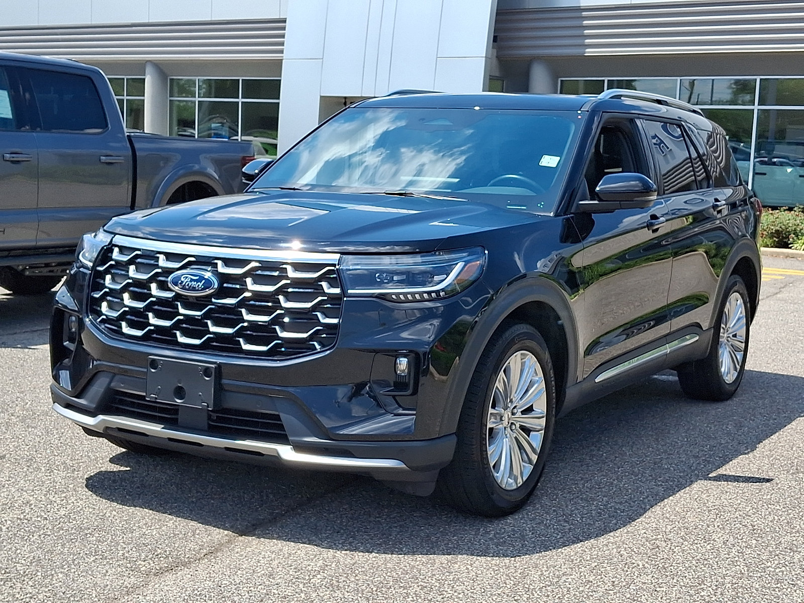 Certified 2025 Ford Explorer Platinum w/ LUX Leather Package AWD/4WD image 4