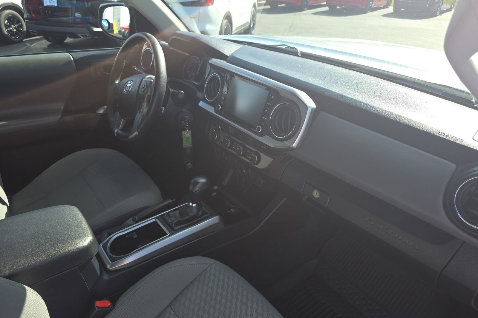 Used 2022 Toyota Tacoma SR5 AWD/4WD image 15