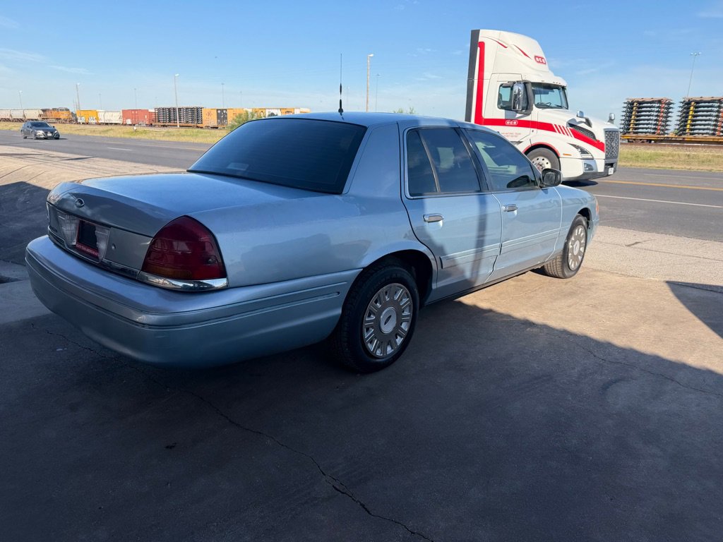 Used 2003 Ford Crown Victoria Police Interceptor image 15