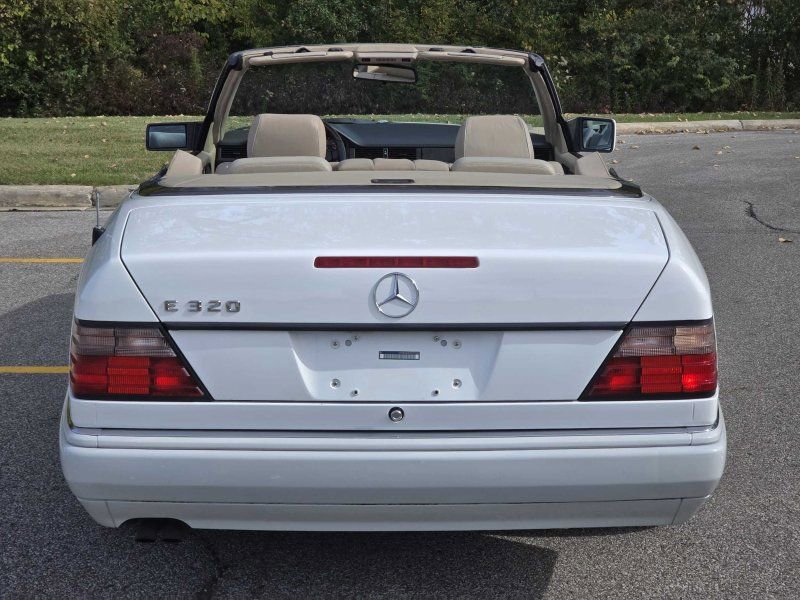 Used 1995 Mercedes-Benz E 320 Convertible image 24