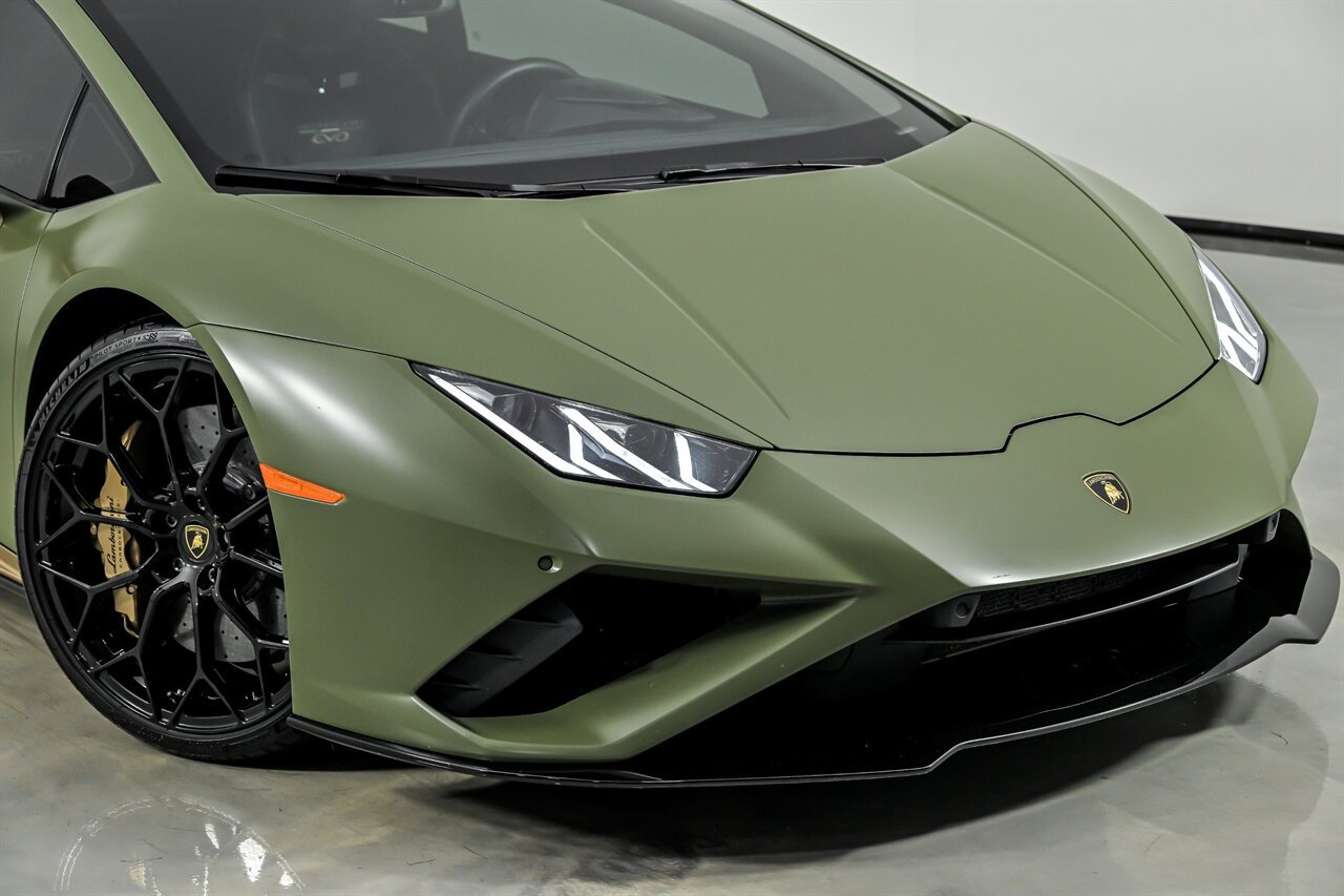Used 2022 Lamborghini Huracan EVO RWD image 2