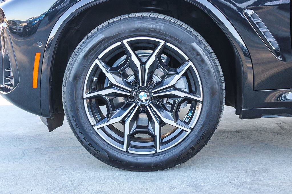 Used 2025 BMW X4 xDrive30i image 10