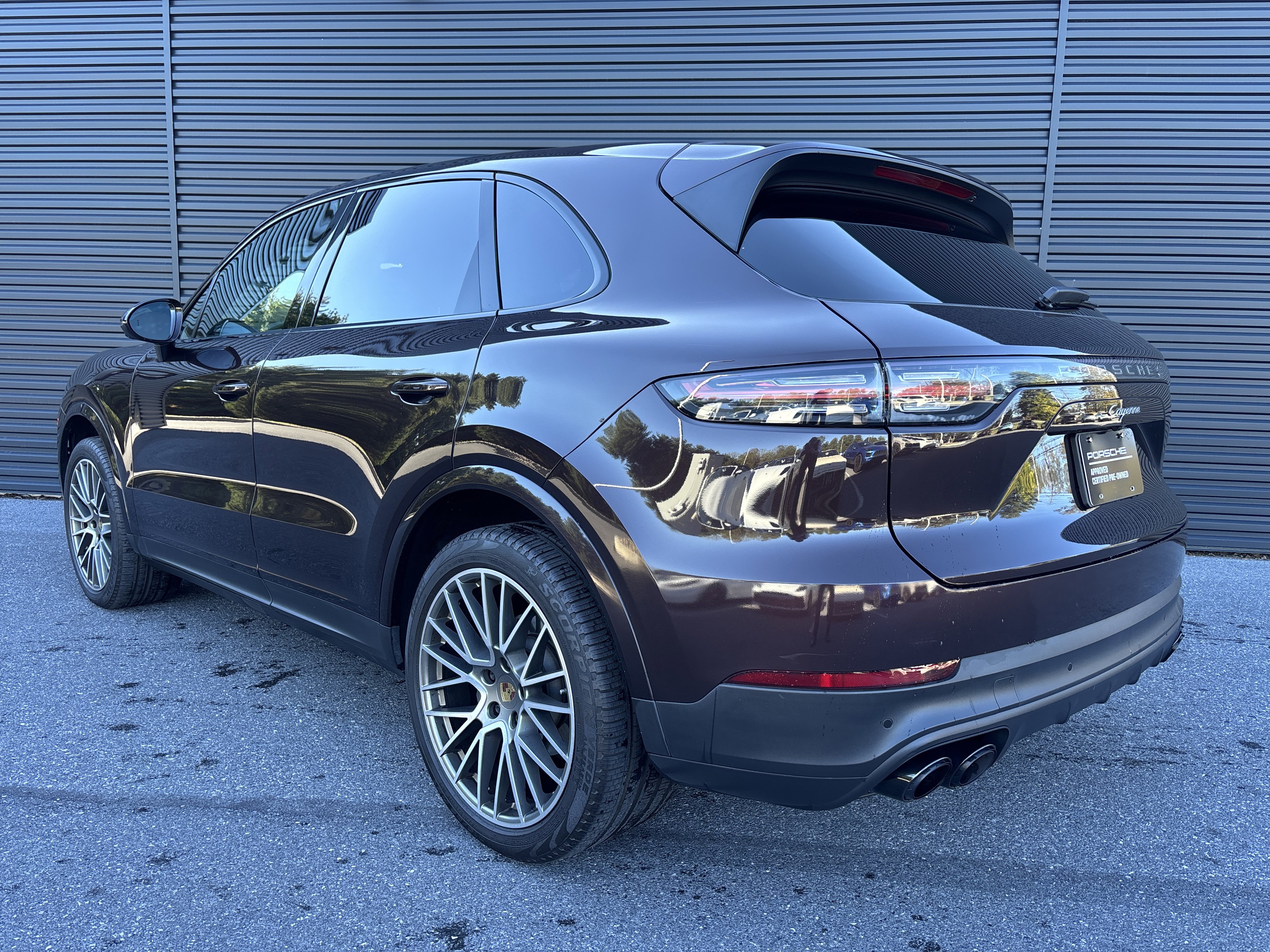 Certified 2022 Porsche Cayenne Platinum Edition image 3