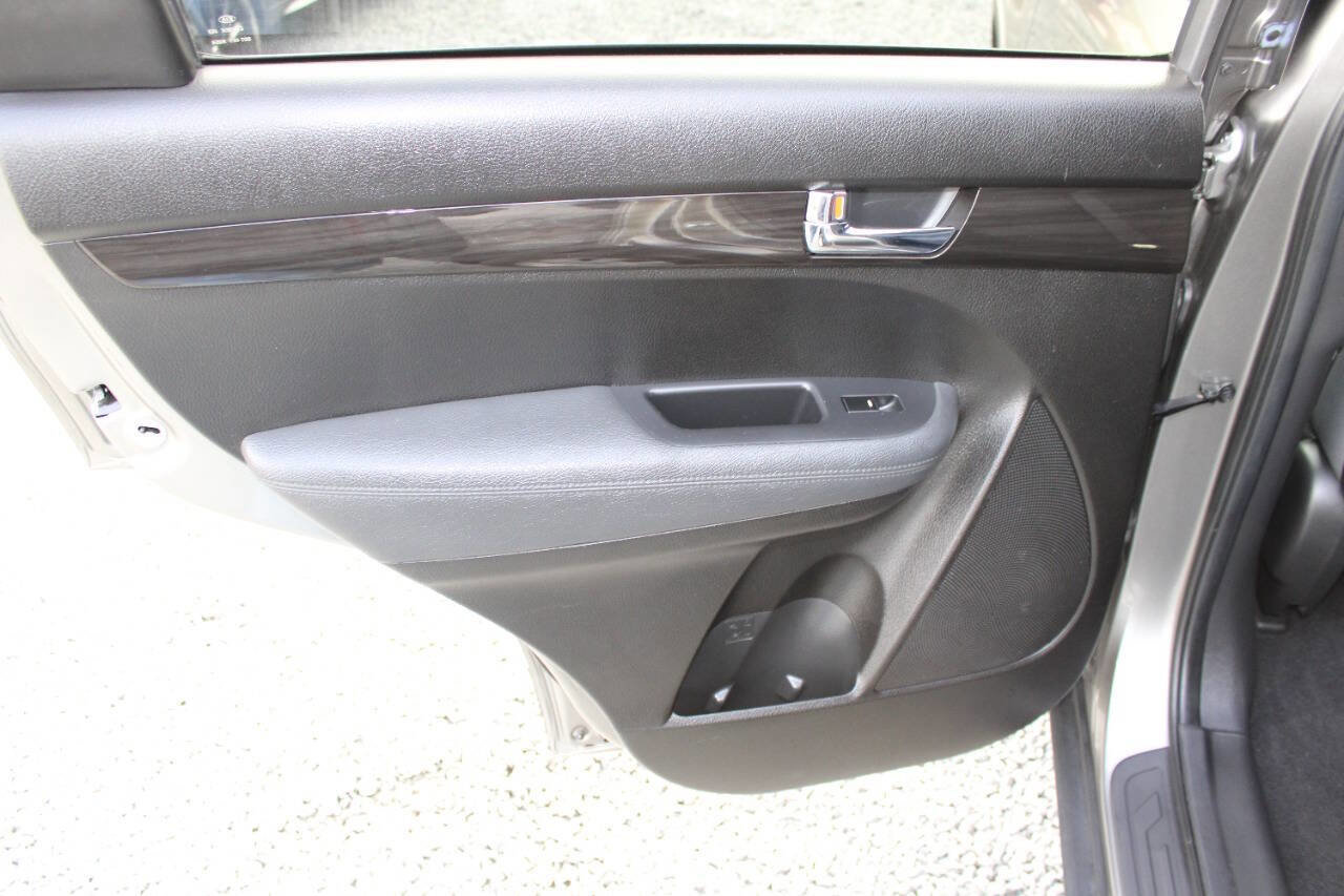 Used 2013 Kia Sorento LX image 21