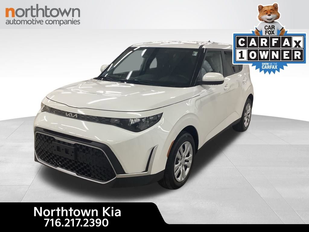 Used 2023 Kia Soul LX FWD image 1
