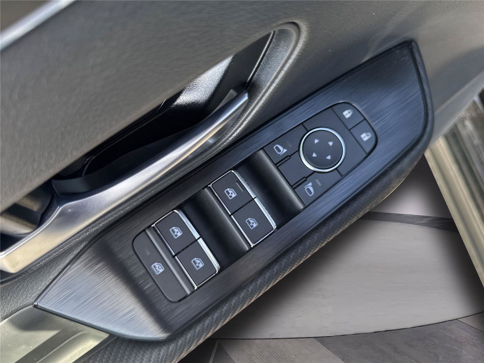 New 2026 Nissan Kicks SR FWD image 18