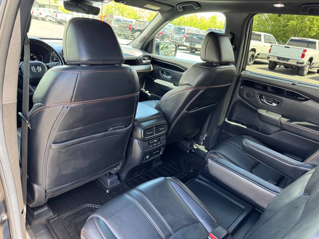 Used 2025 Honda Pilot TrailSport image 29