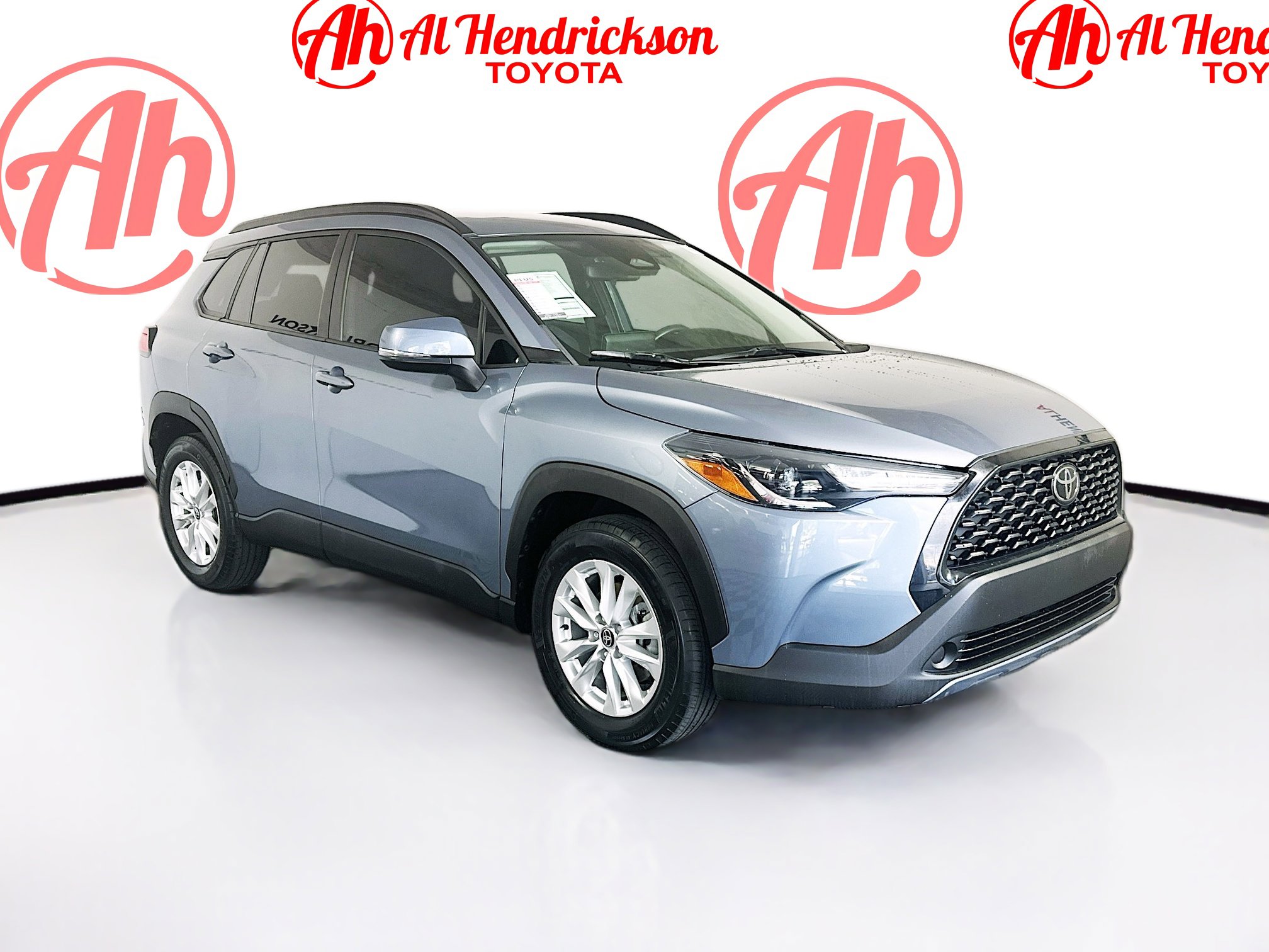 Used 2023 Toyota Corolla Cross LE image 1