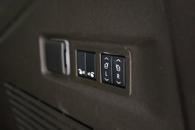 Used 2024 GMC Yukon XL Denali w/ Advanced Technology Package image 37