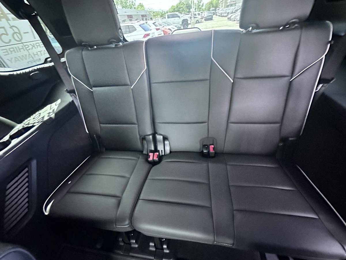 Used 2023 Cadillac Escalade Premium Luxury w/ LPO, Floor Liner Package image 20