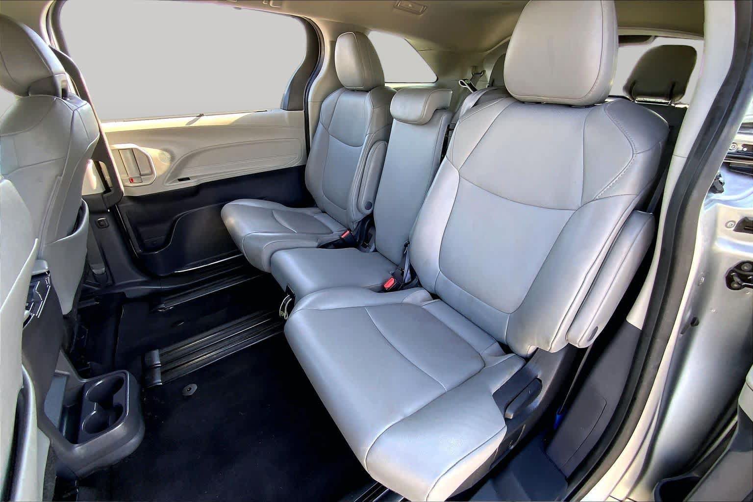 Used 2022 Toyota Sienna XLE FWD image 20