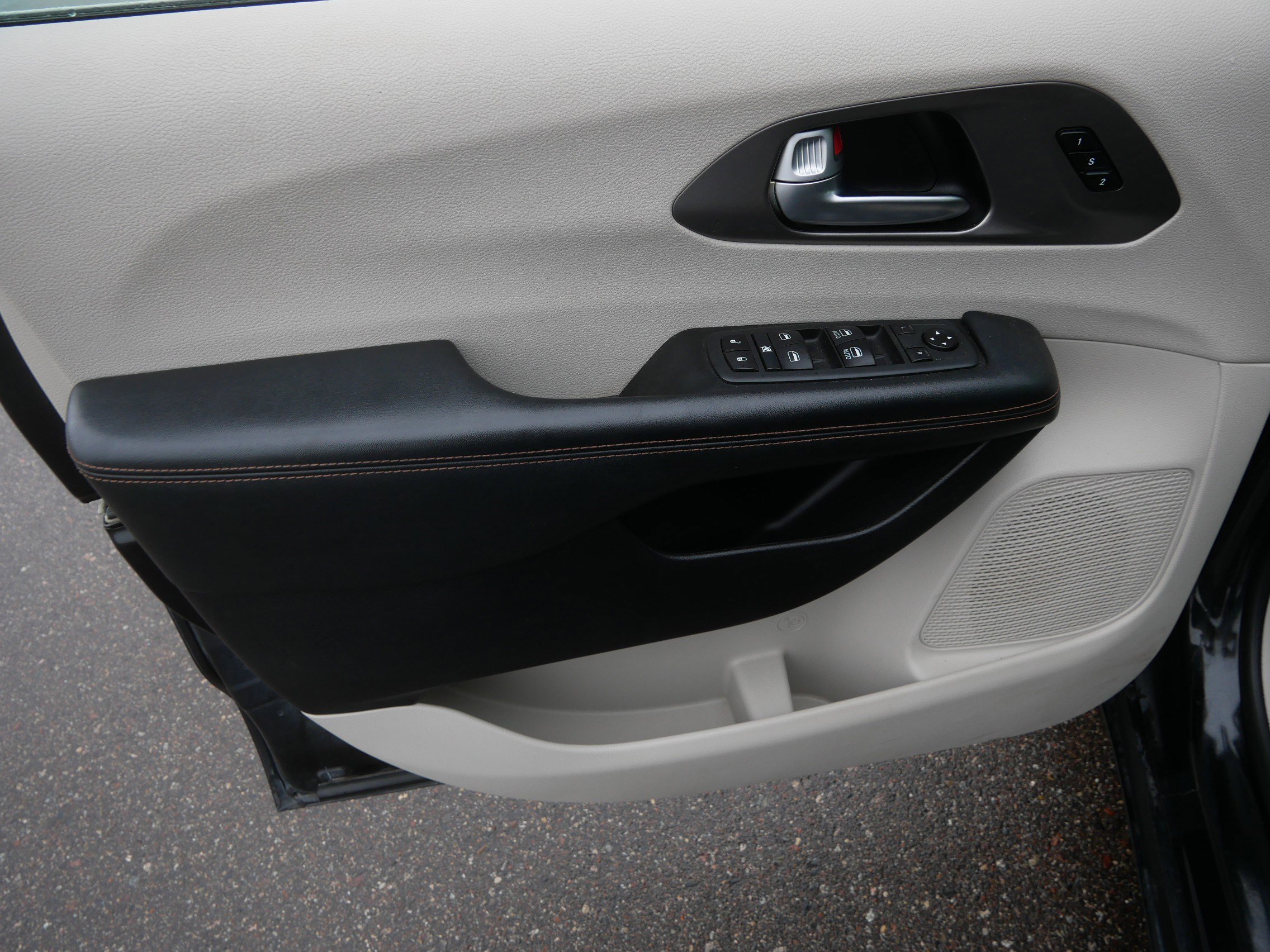 Used 2020 Chrysler Pacifica Touring-L FWD image 20