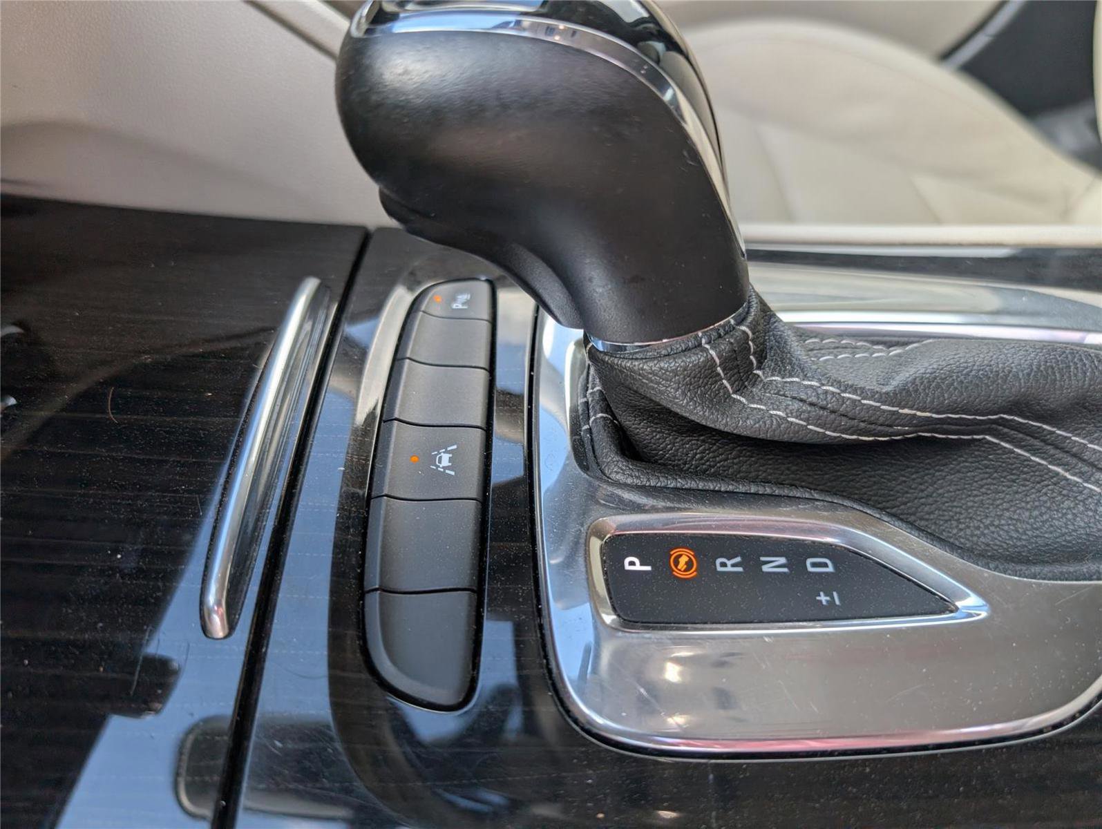 Used 2018 Buick Regal Essence w/ Driver Confidence Package #1 image 20