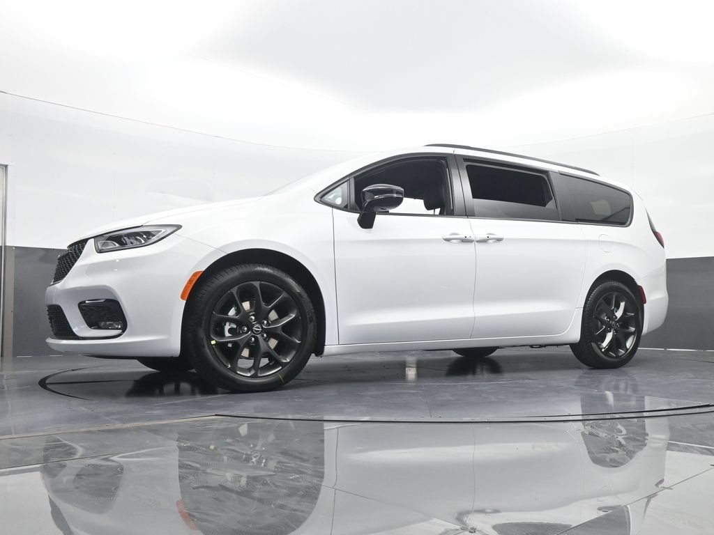 New 2026 Chrysler Pacifica Limited w/ S Appearance Package FWD image 51