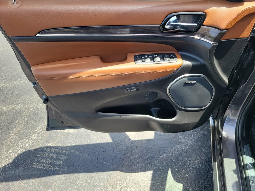 Used 2020 Jeep Grand Cherokee Overland AWD/4WD image 28