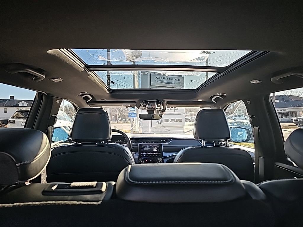 Used 2024 Jeep Grand Cherokee Overland image 6