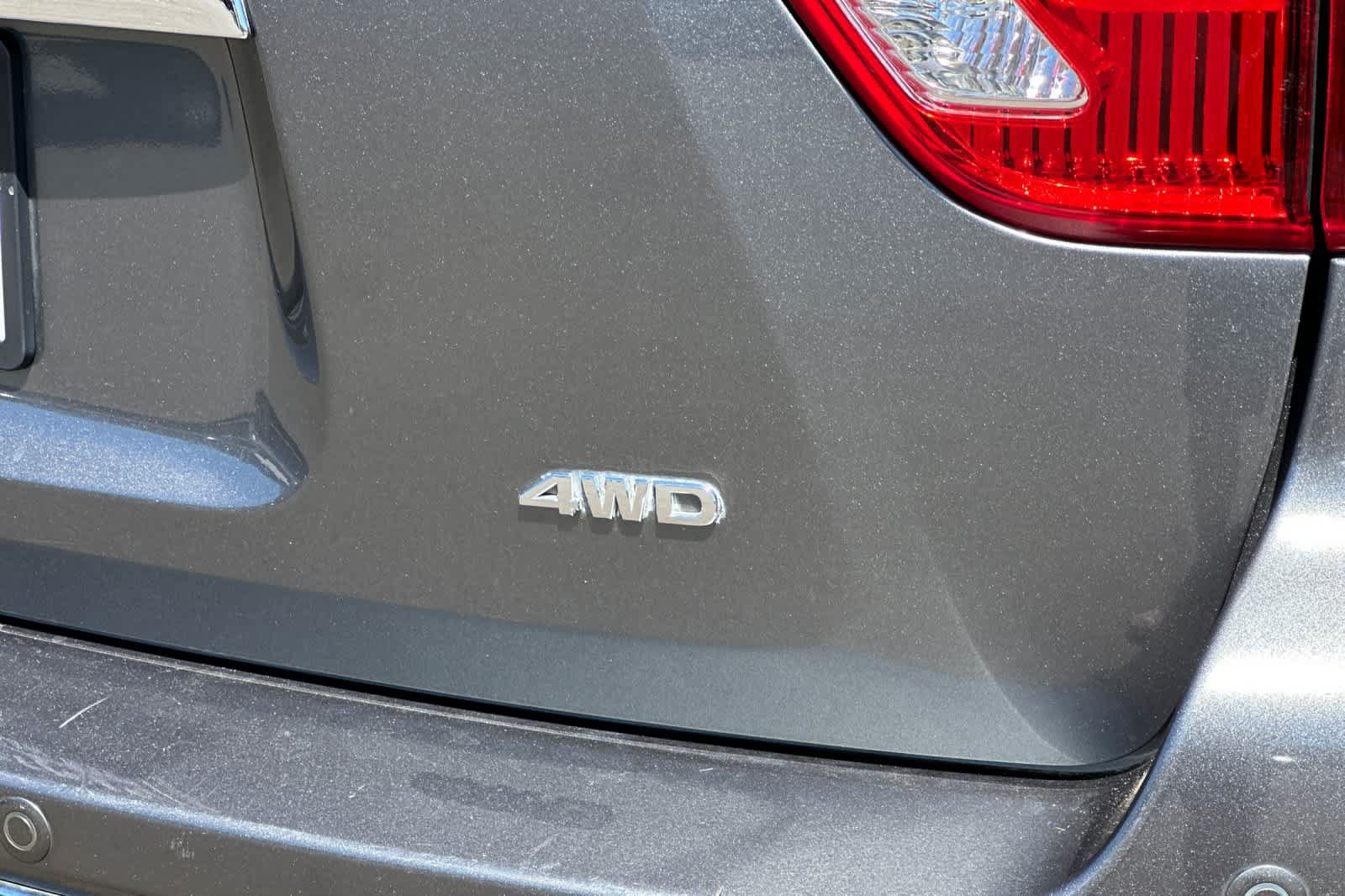 Used 2020 Nissan Pathfinder S AWD/4WD image 28