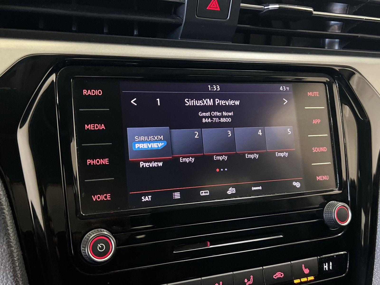 Used 2022 Volkswagen Passat 2.0T SE image 16