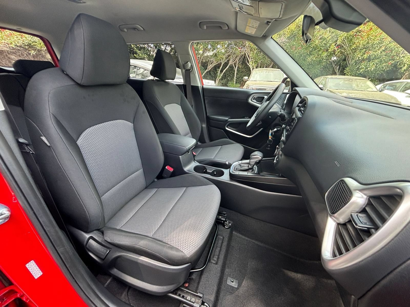 Used 2025 Kia Soul LX w/ LX Technology Package FWD image 33