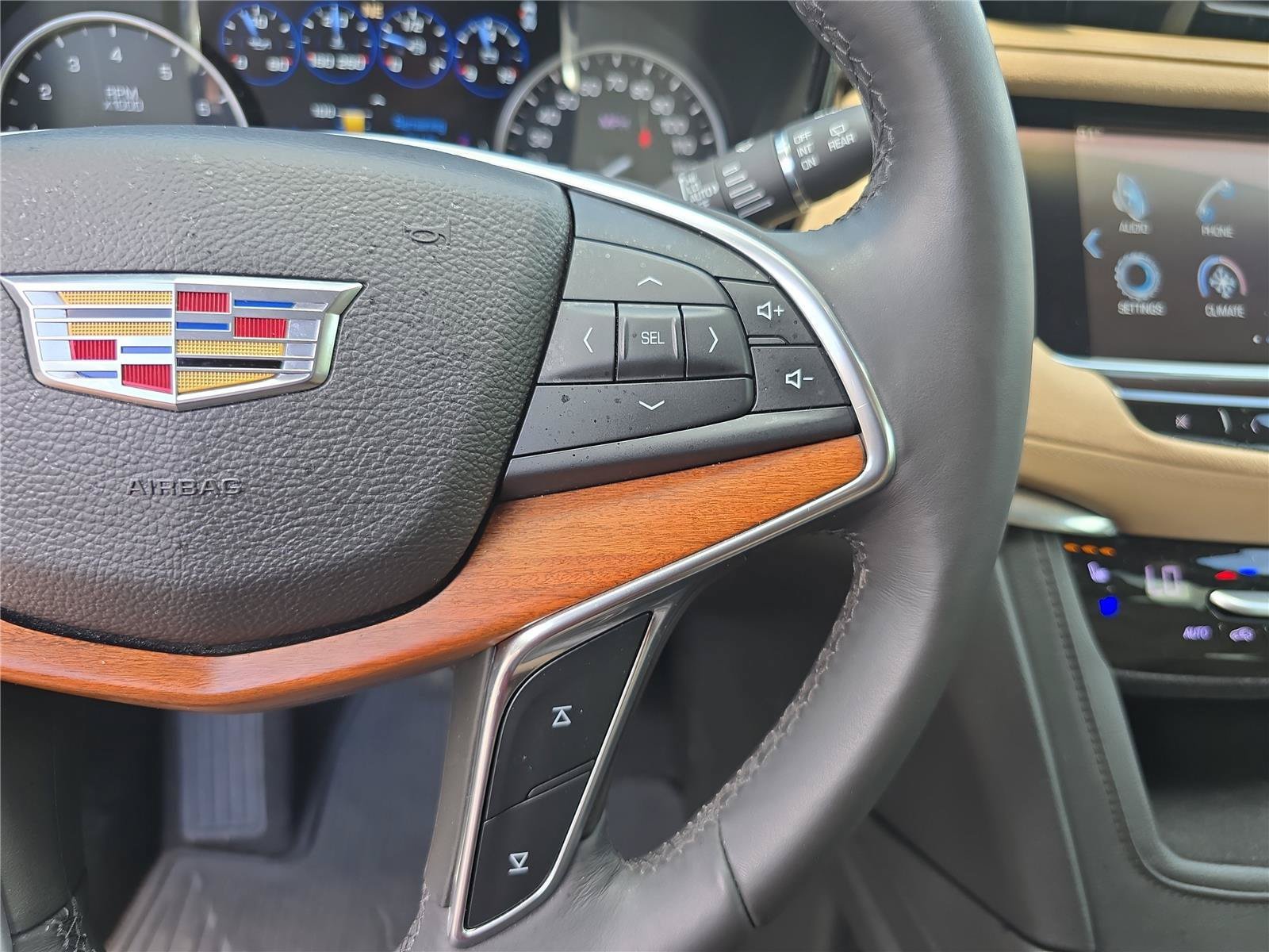 Used 2017 Cadillac XT5 Platinum AWD/4WD image 31