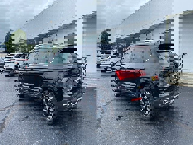 New 2024 Volkswagen Taos SE image 12