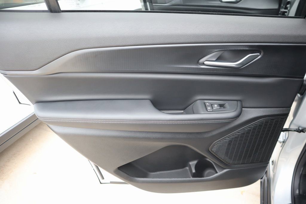 New 2025 Jeep Grand Cherokee L Altitude image 18