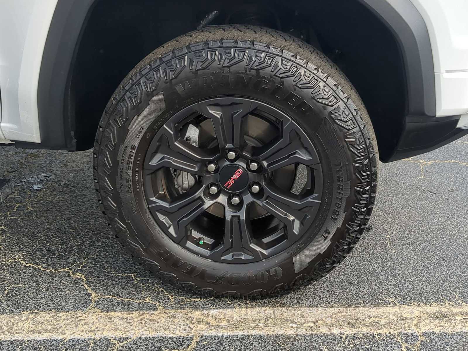 Used 2024 GMC Canyon Elevation w/ Elevation Premium Package image 10