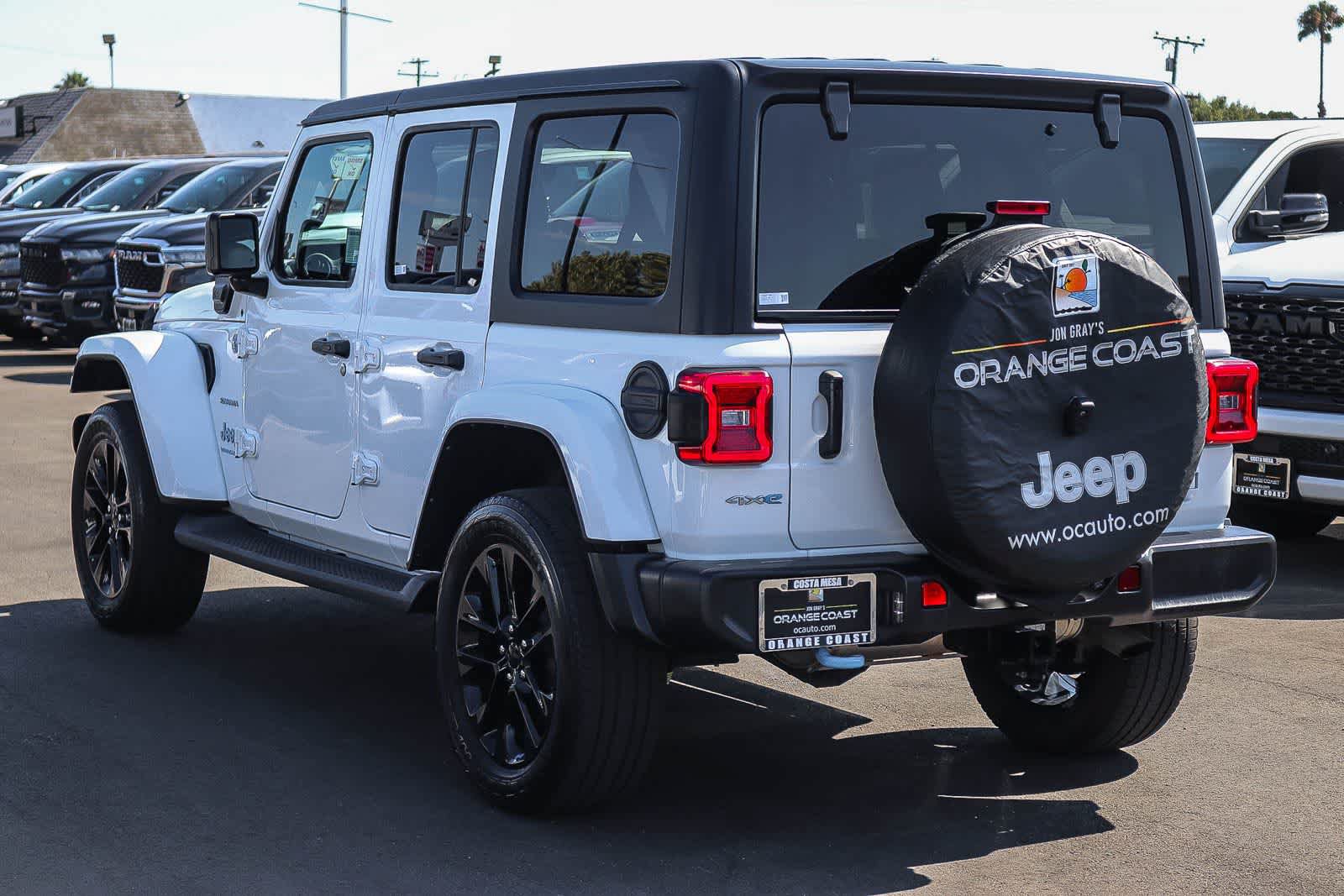 Used 2023 Jeep Wrangler Unlimited Sahara AWD/4WD image 6