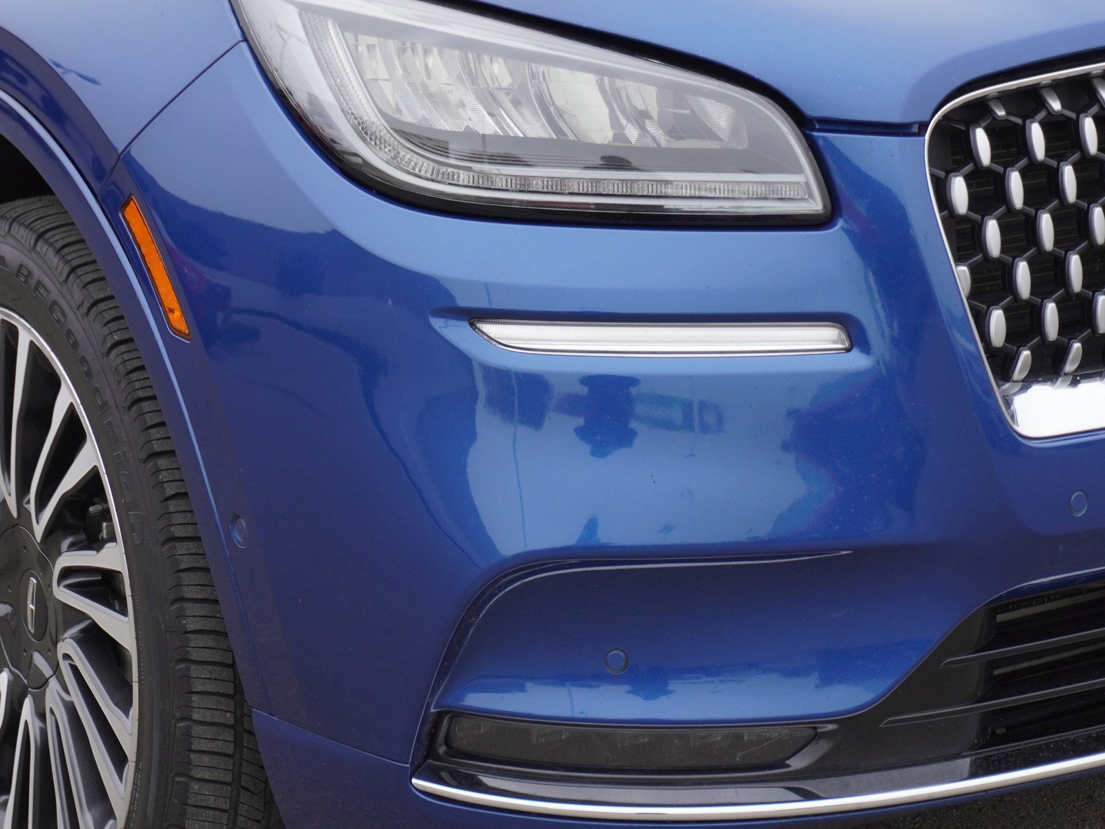 Used 2020 Lincoln Corsair Reserve w/ Equipment Group 201A image 3