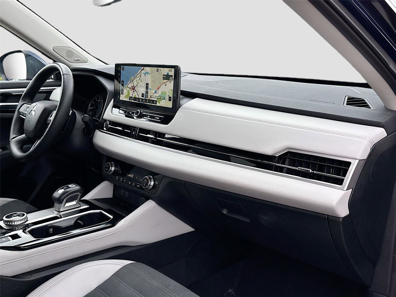 Used 2025 Mitsubishi Outlander SE FWD image 31