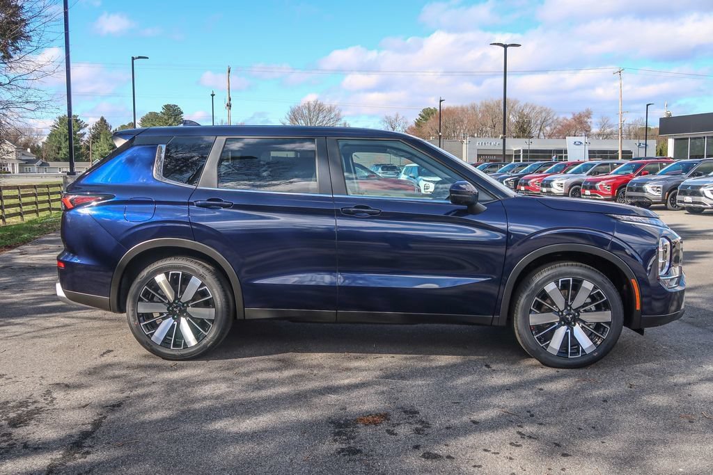New 2026 Mitsubishi Outlander SE FWD image 8