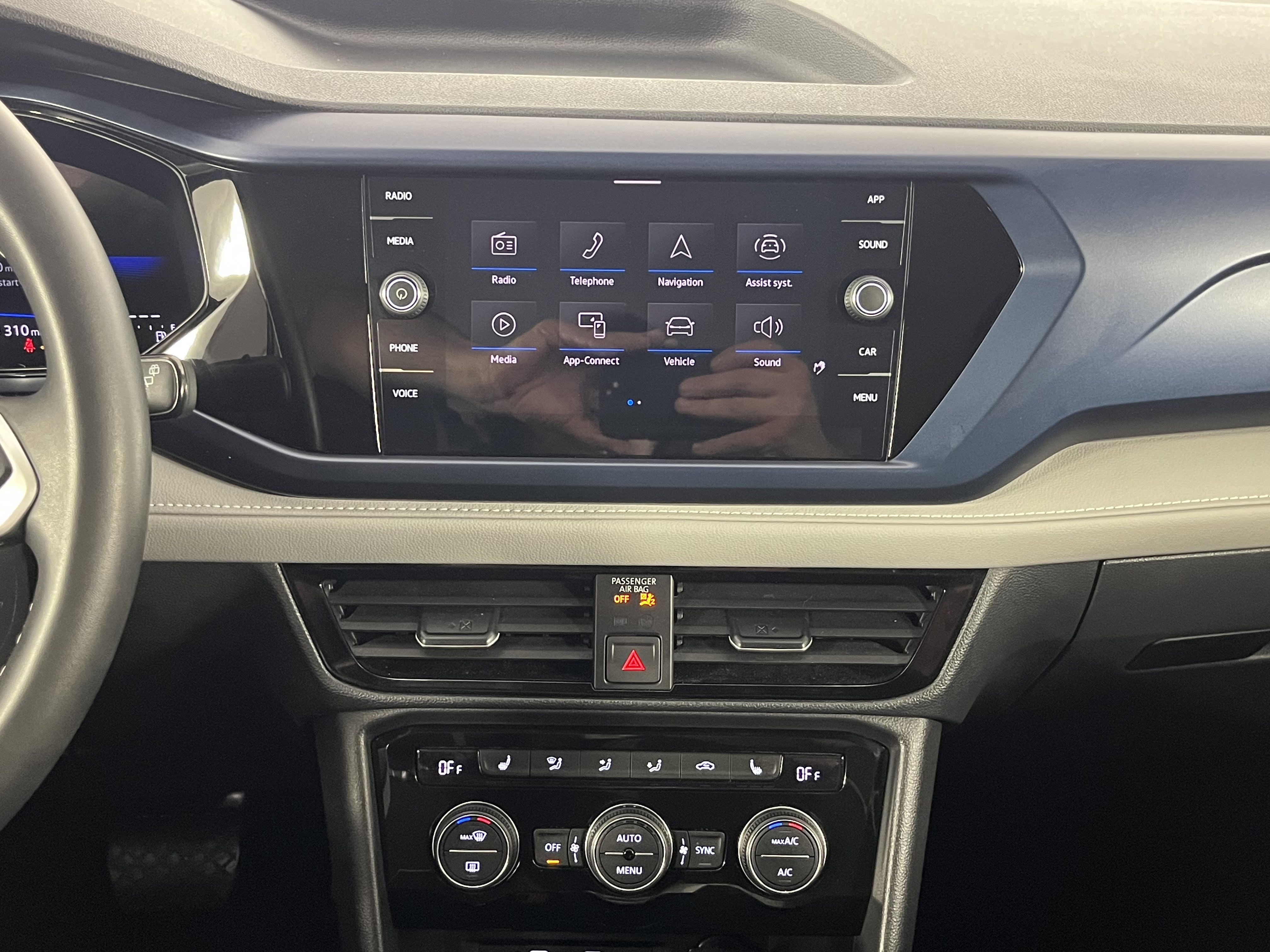 Certified 2024 Volkswagen Taos SE image 14