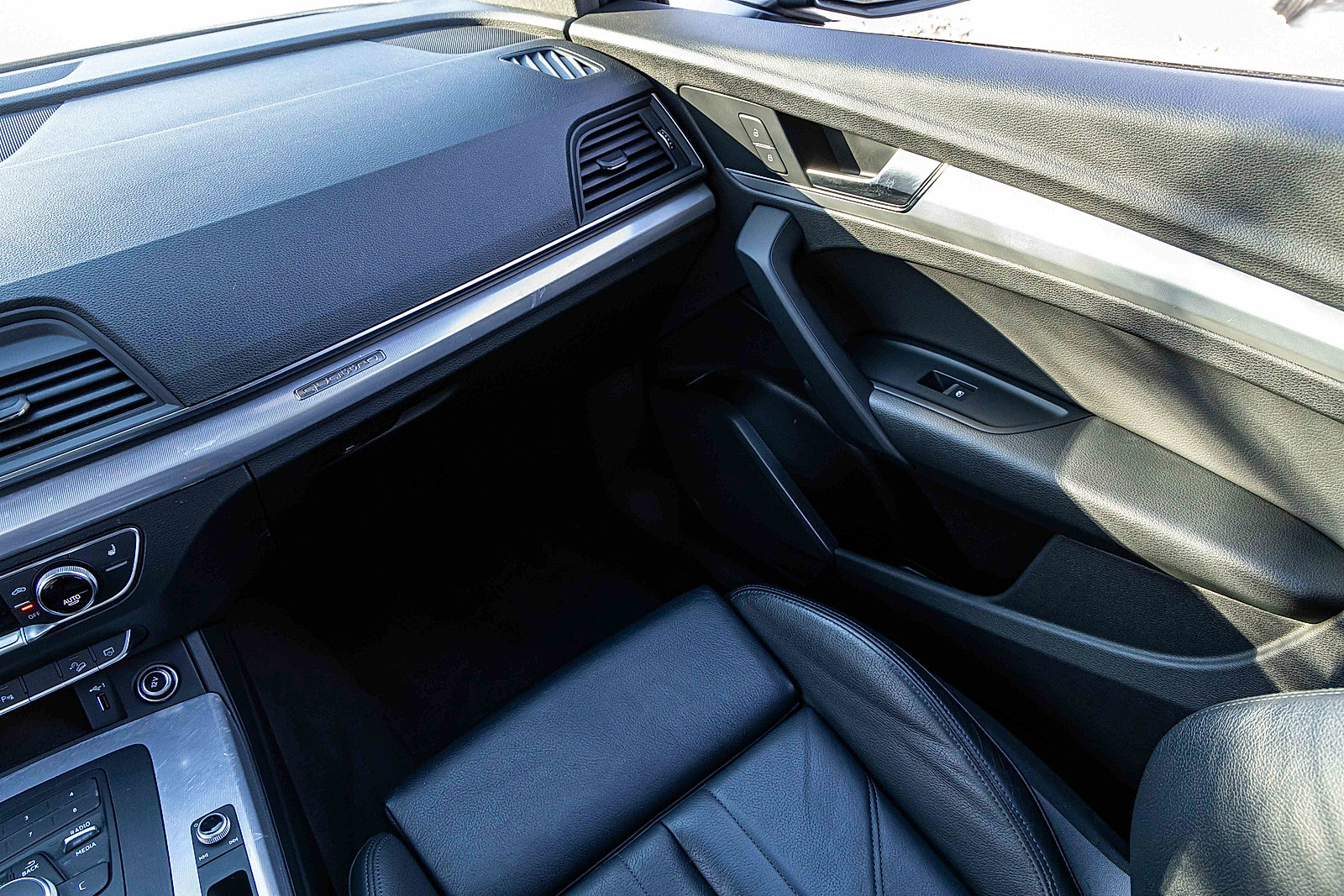 Used 2020 Audi Q5 2.0T Premium w/ Titanium Sport Package image 19