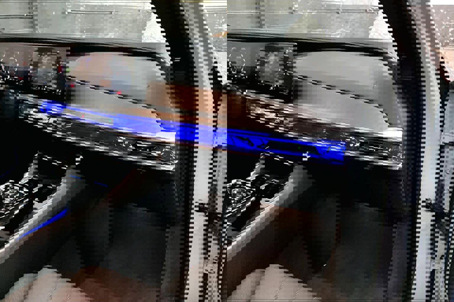 Used 2025 BMW 760i xDrive image 18